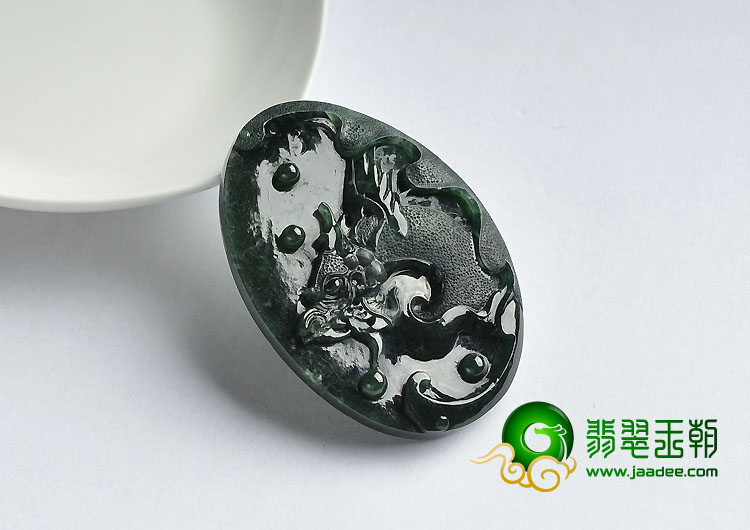冰种墨翠缅甸翡翠A货龙牌挂件