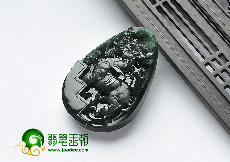 冰种墨翠缅甸翡翠A货龙牌挂件