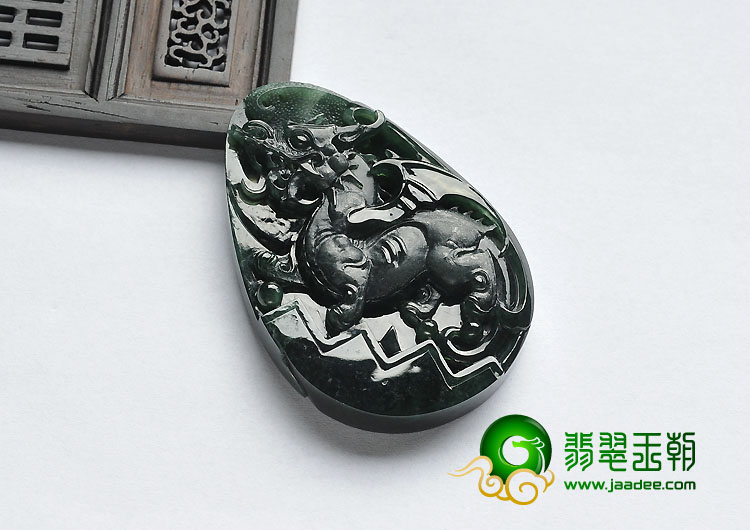冰种墨翠缅甸翡翠A货龙牌挂件