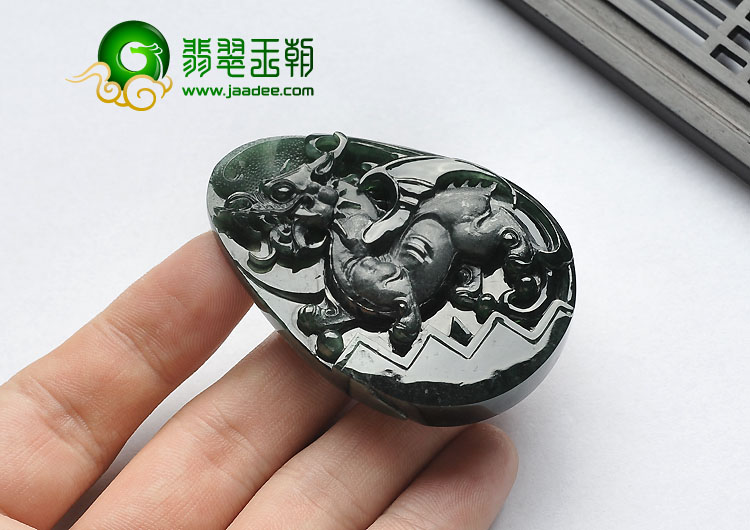 冰种墨翠缅甸翡翠A货龙牌挂件