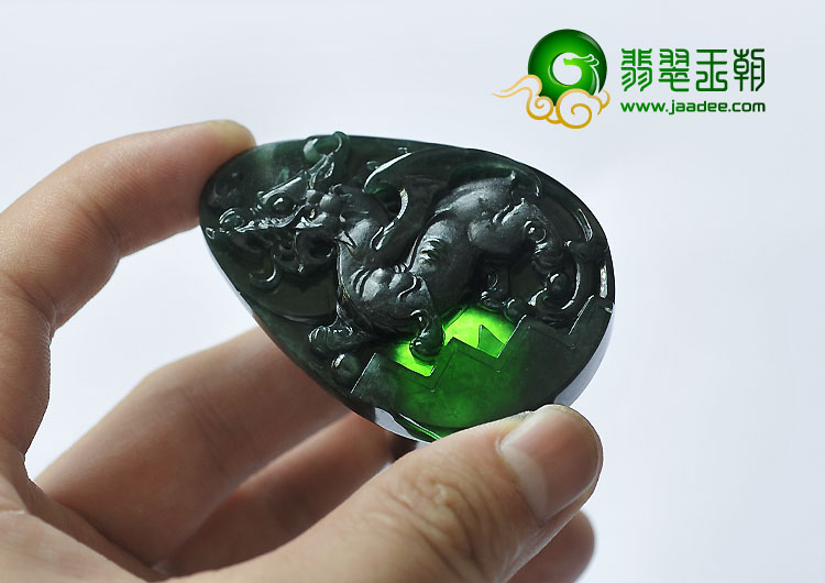 冰种墨翠缅甸翡翠A货龙牌挂件