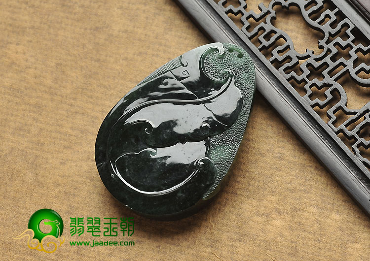 冰种墨翠缅甸翡翠A货龙牌挂件
