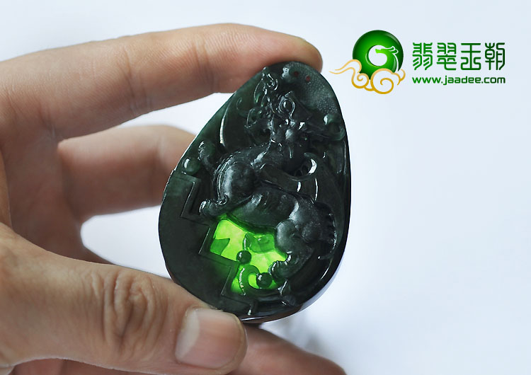 冰种墨翠缅甸翡翠A货龙牌挂件
