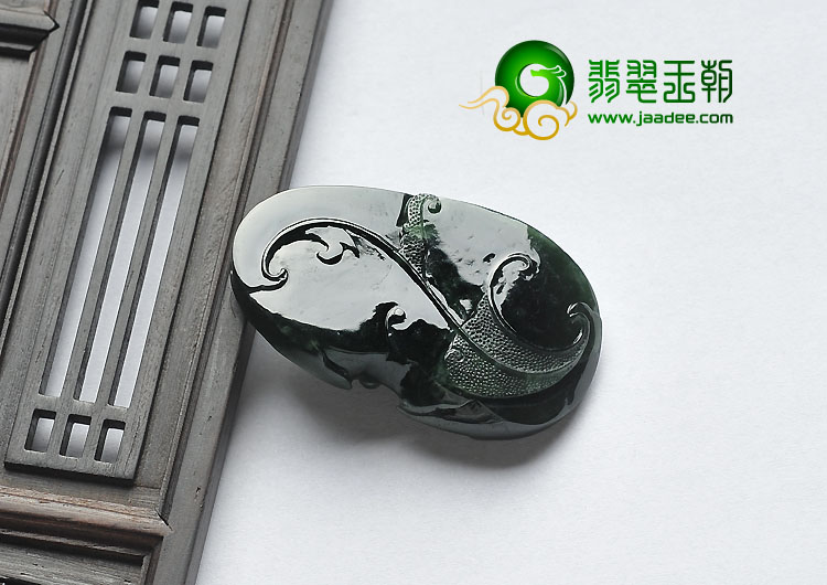 冰种墨翠缅甸翡翠A货龙牌挂件