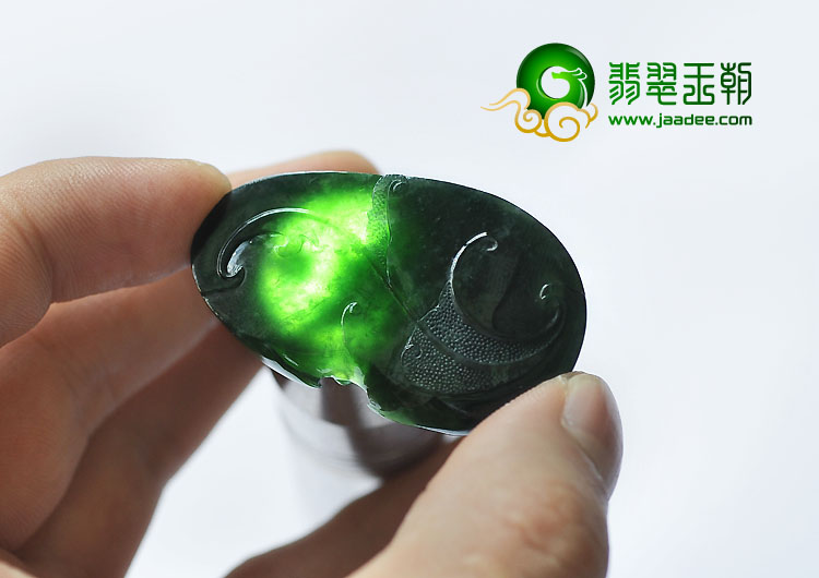 冰种墨翠缅甸翡翠A货龙牌挂件