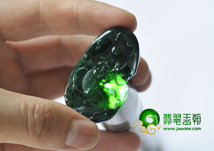 冰种墨翠缅甸翡翠A货龙牌挂件