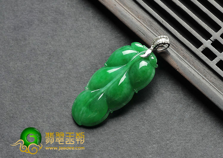 糯冰种阳绿缅甸翡翠A货镶白金扣叶子挂件