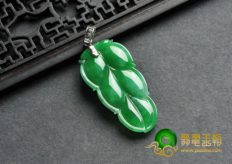 糯冰种阳绿缅甸翡翠A货镶白金扣叶子挂件