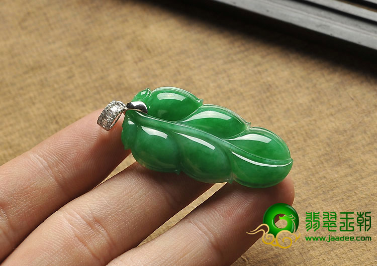 糯冰种阳绿缅甸翡翠A货镶白金扣叶子挂件