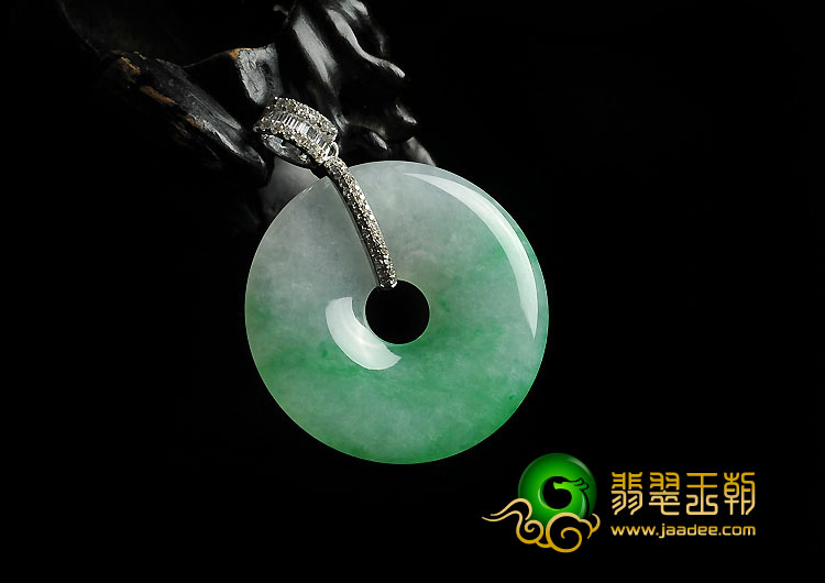 糯冰种翠色缅甸翡翠A货镶白金平安扣挂件（真钻）