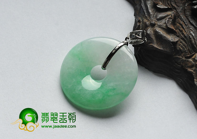 糯冰种翠色缅甸翡翠A货镶白金平安扣挂件（真钻）