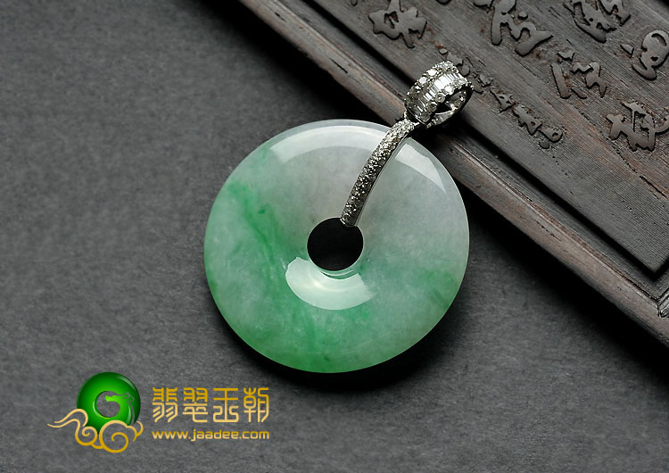 糯冰种翠色缅甸翡翠A货镶白金平安扣挂件（真钻）