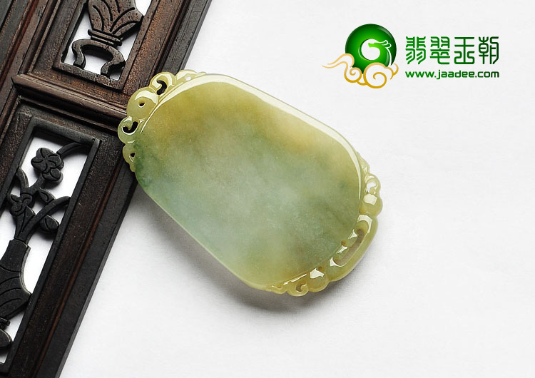 糯冰种淡黄翡缅甸翡翠A货蛇挂件