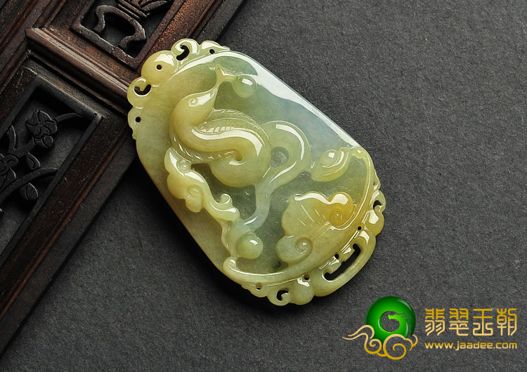 糯冰种淡黄翡缅甸翡翠A货蛇挂件