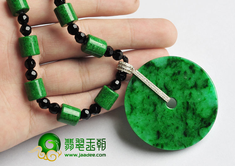 糯冰种癣加绿缅甸翡翠A货镶白金扣平安扣挂件（真钻）