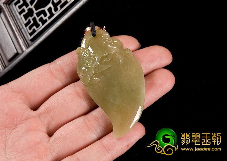 糯冰种褐黄翡缅甸翡翠A货府中有龙挂件