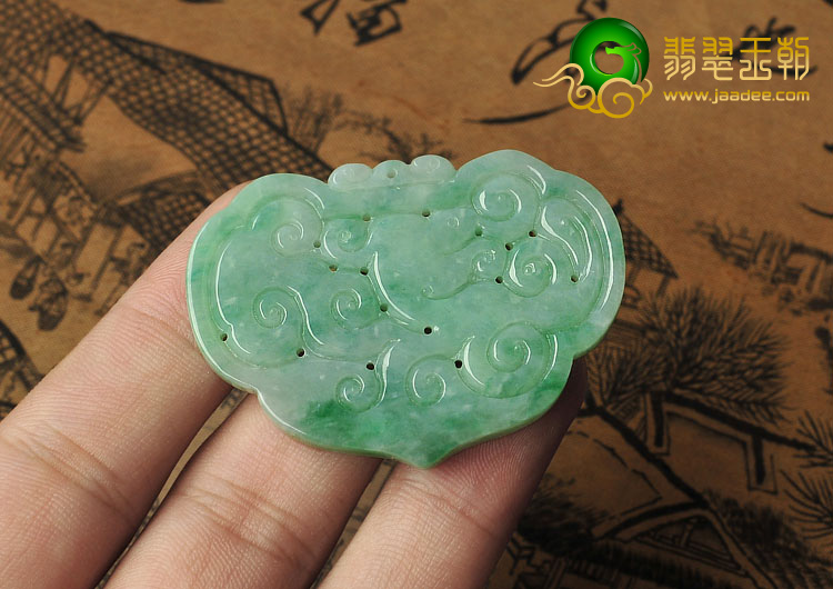 糯冰种飘翠缅甸翡翠A货长命锁挂件