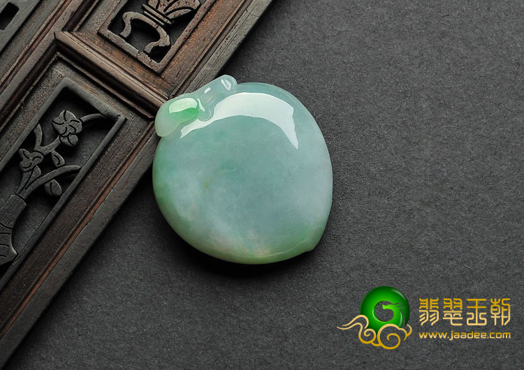 糯冰种飘翠缅甸翡翠A货寿桃挂件