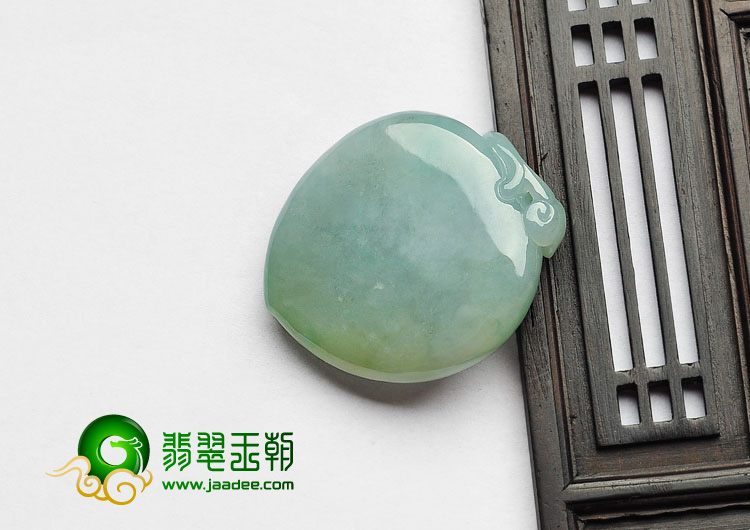糯冰种飘翠缅甸翡翠A货寿桃挂件