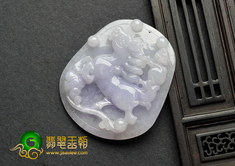 糯冰种淡紫罗兰缅甸翡翠A货马牌挂件