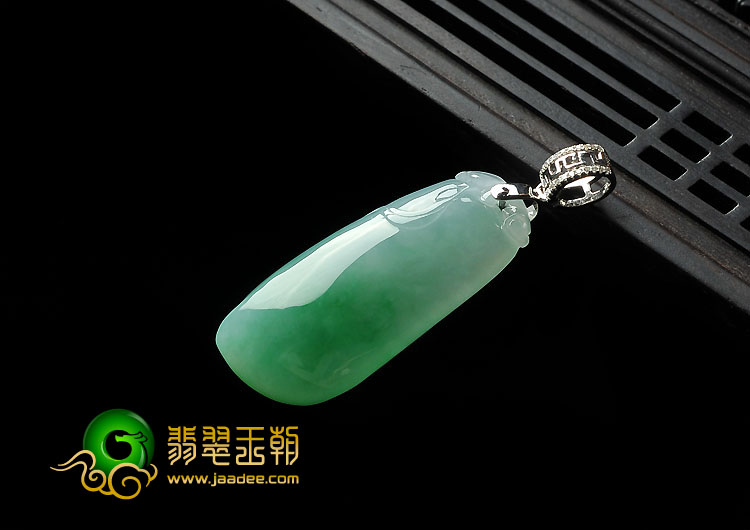 冰种苹果绿缅甸翡翠A货镶白金扣福瓜挂件