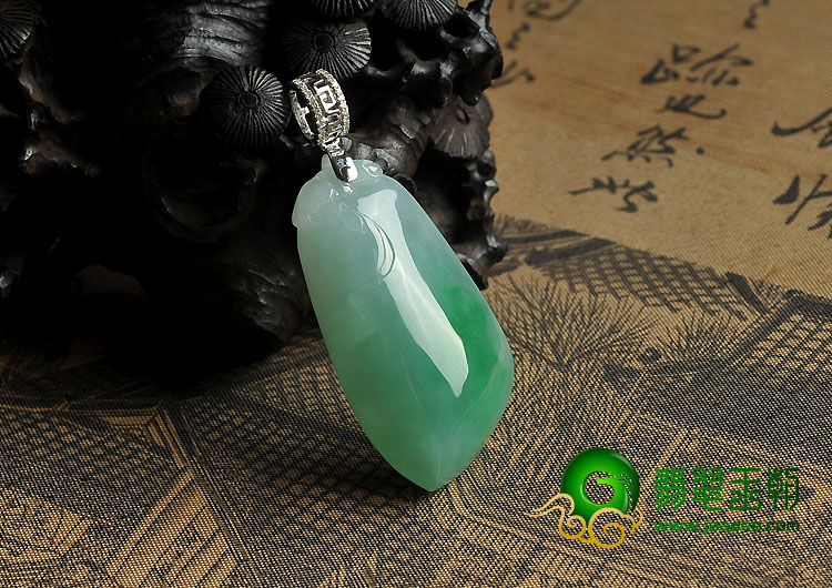 冰种苹果绿缅甸翡翠A货镶白金扣福瓜挂件