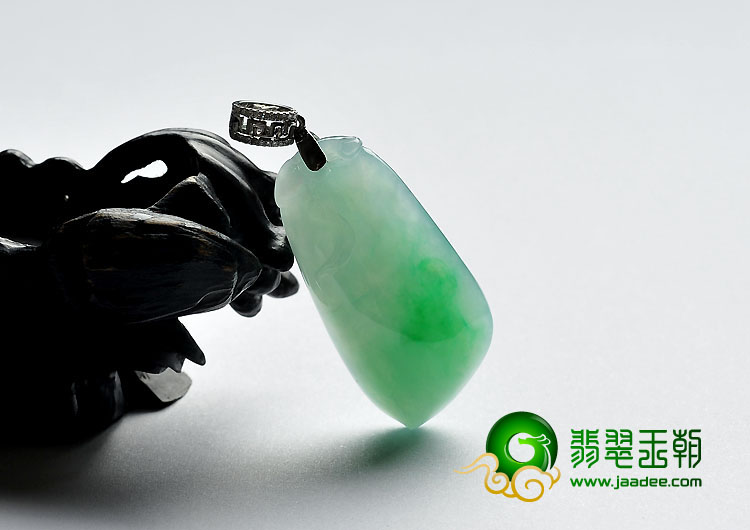 冰种苹果绿缅甸翡翠A货镶白金扣福瓜挂件