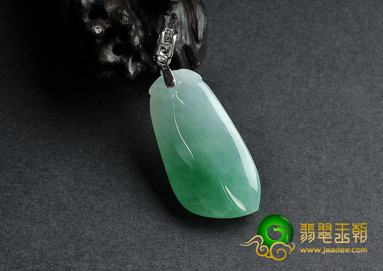冰种苹果绿缅甸翡翠A货镶白金扣福瓜挂件