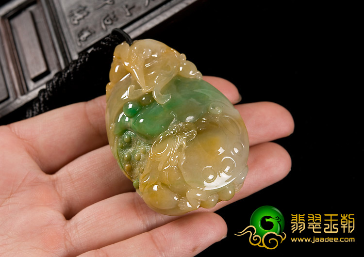 糯冰种黄加绿缅甸翡翠A货独占鳌头挂件