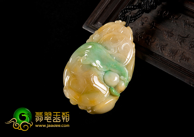 糯冰种黄加绿缅甸翡翠A货独占鳌头挂件
