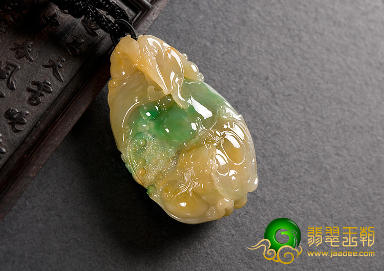 糯冰种黄加绿缅甸翡翠A货独占鳌头挂件