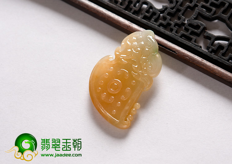 冰种黄翡缅甸翡翠A货府中有龙挂件