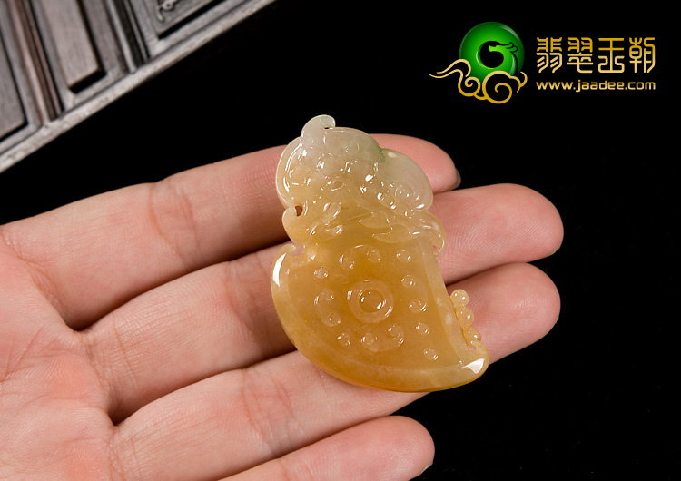 冰种黄翡缅甸翡翠A货府中有龙挂件