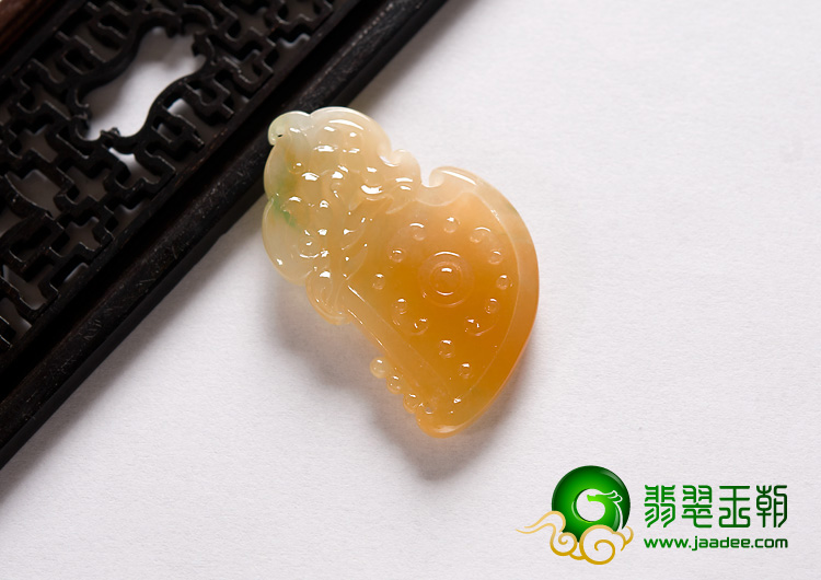 冰种黄翡缅甸翡翠A货府中有龙挂件