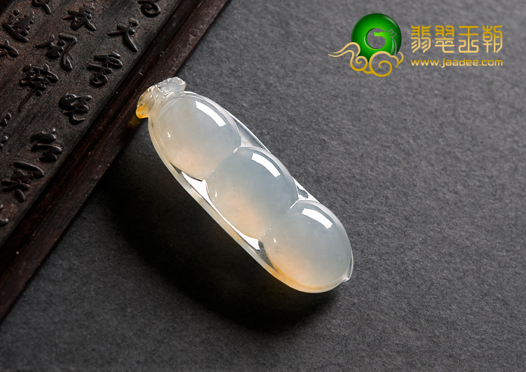 冰种淡黄翡缅甸翡翠A货四季豆挂件