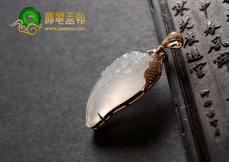 冰种缅甸翡翠A货镶玫瑰金龙头胸坠（真钻）