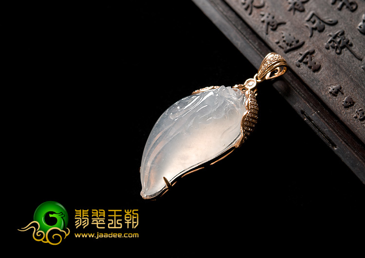 冰种缅甸翡翠A货镶玫瑰金龙头胸坠（真钻）