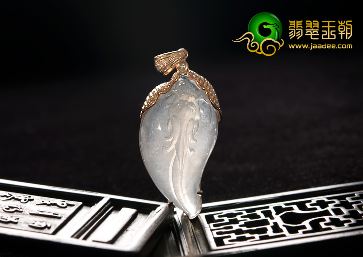 冰种缅甸翡翠A货镶玫瑰金龙头胸坠（真钻）