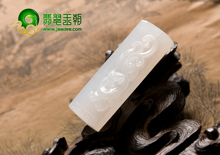 冰种缅甸翡翠A货仿古龙挂件