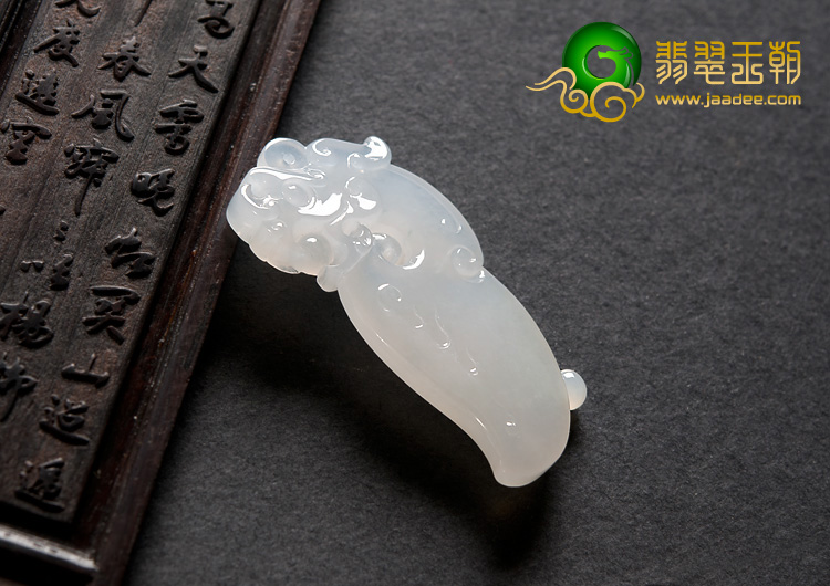 冰种缅甸翡翠A货仿古龙挂件