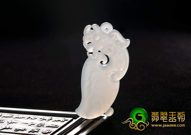 冰种缅甸翡翠A货仿古龙挂件