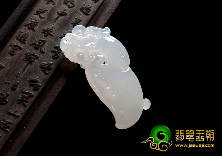 冰种缅甸翡翠A货仿古龙挂件