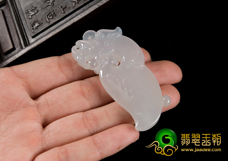 冰种缅甸翡翠A货仿古龙挂件
