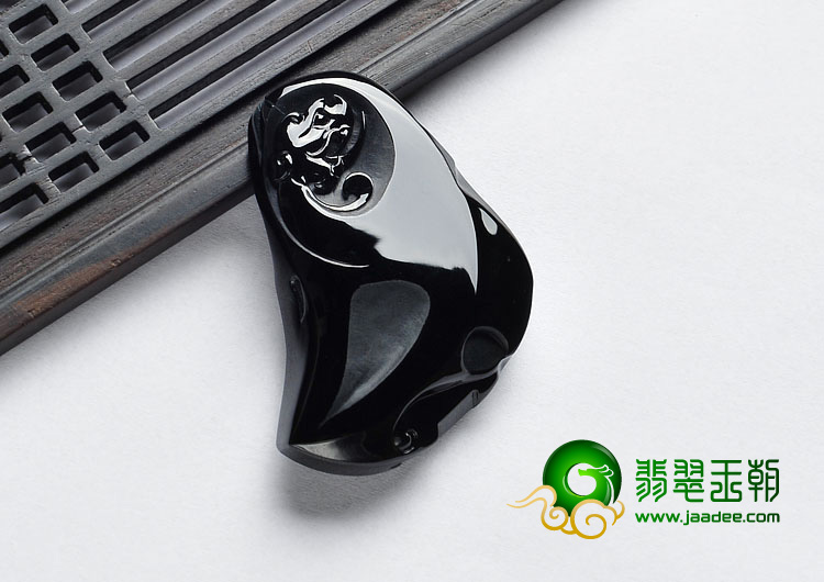 冰种墨翠缅甸翡翠A货府中有龙挂件