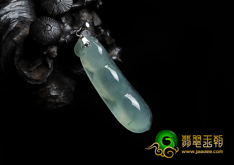 冰种飘花缅甸翡翠A货四季豆挂件