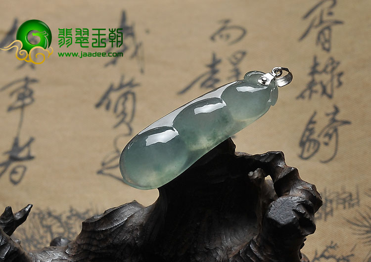 冰种飘花缅甸翡翠A货四季豆挂件