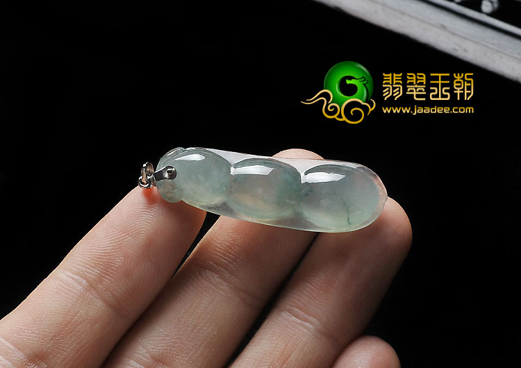 冰种飘花缅甸翡翠A货四季豆挂件