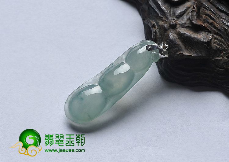 冰种飘花缅甸翡翠A货四季豆挂件