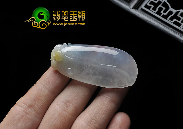 冰种晴水略带黄翡缅甸翡翠A货福瓜挂件