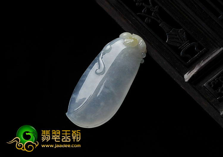 冰种晴水略带黄翡缅甸翡翠A货福瓜挂件